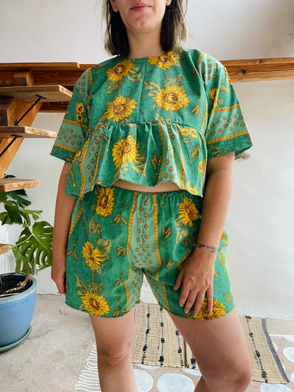 DESERT FOX Green Sunflower Peplum Cropped Top - M/L