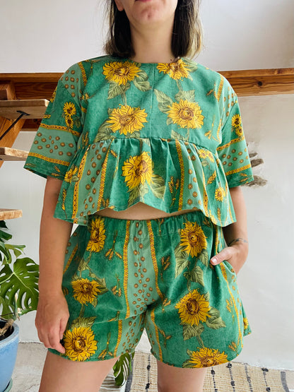 DESERT FOX Green Sunflower Peplum Cropped Top - M/L
