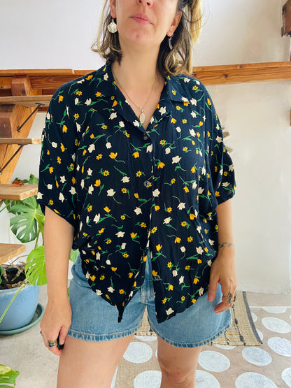 VINTAGE 90’s Yellow Floral Short Sleeve Shirt - M/L