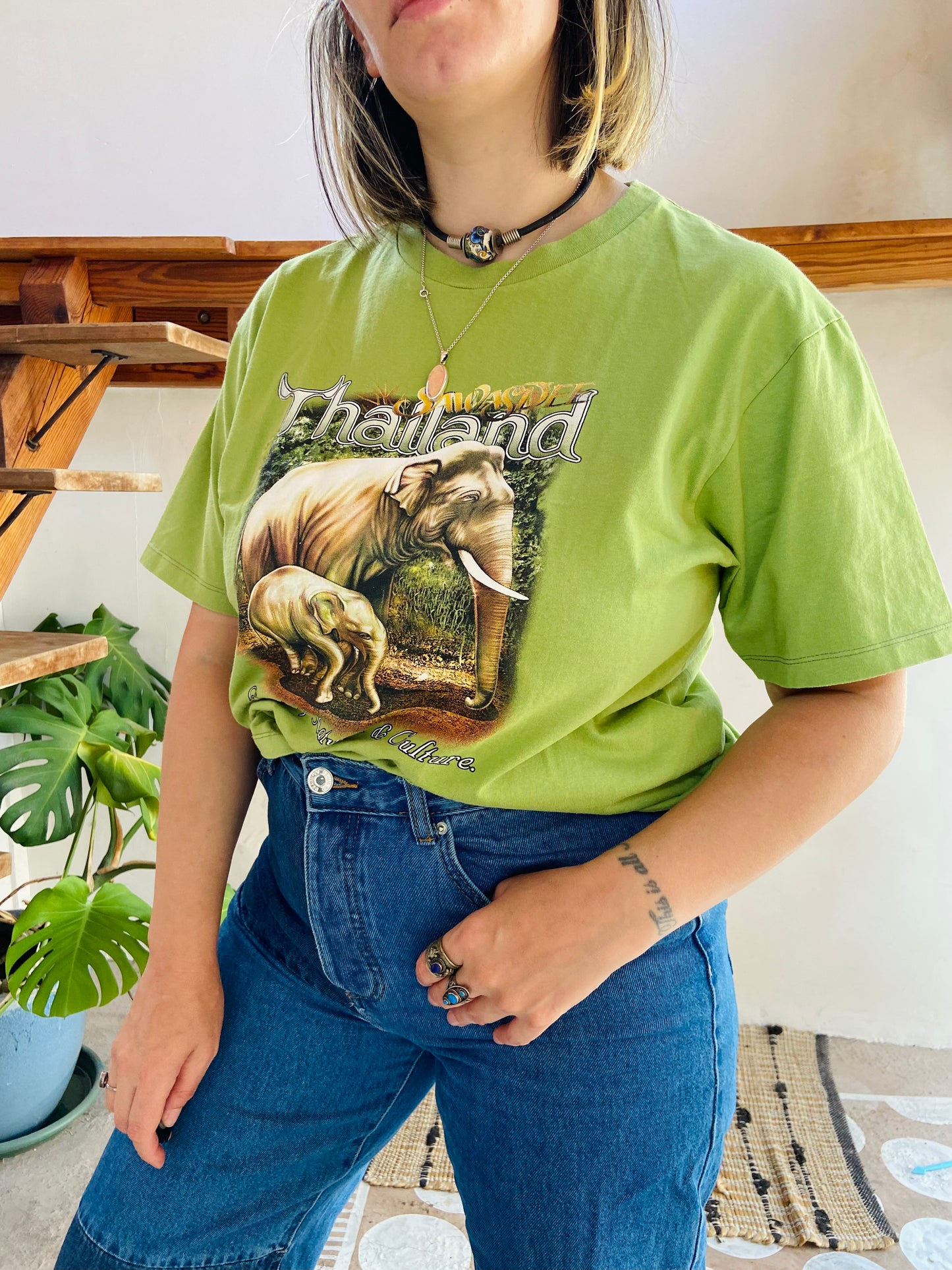 VINTAGE 90's Tourist Thailand Elephant T-Shirt - M/L