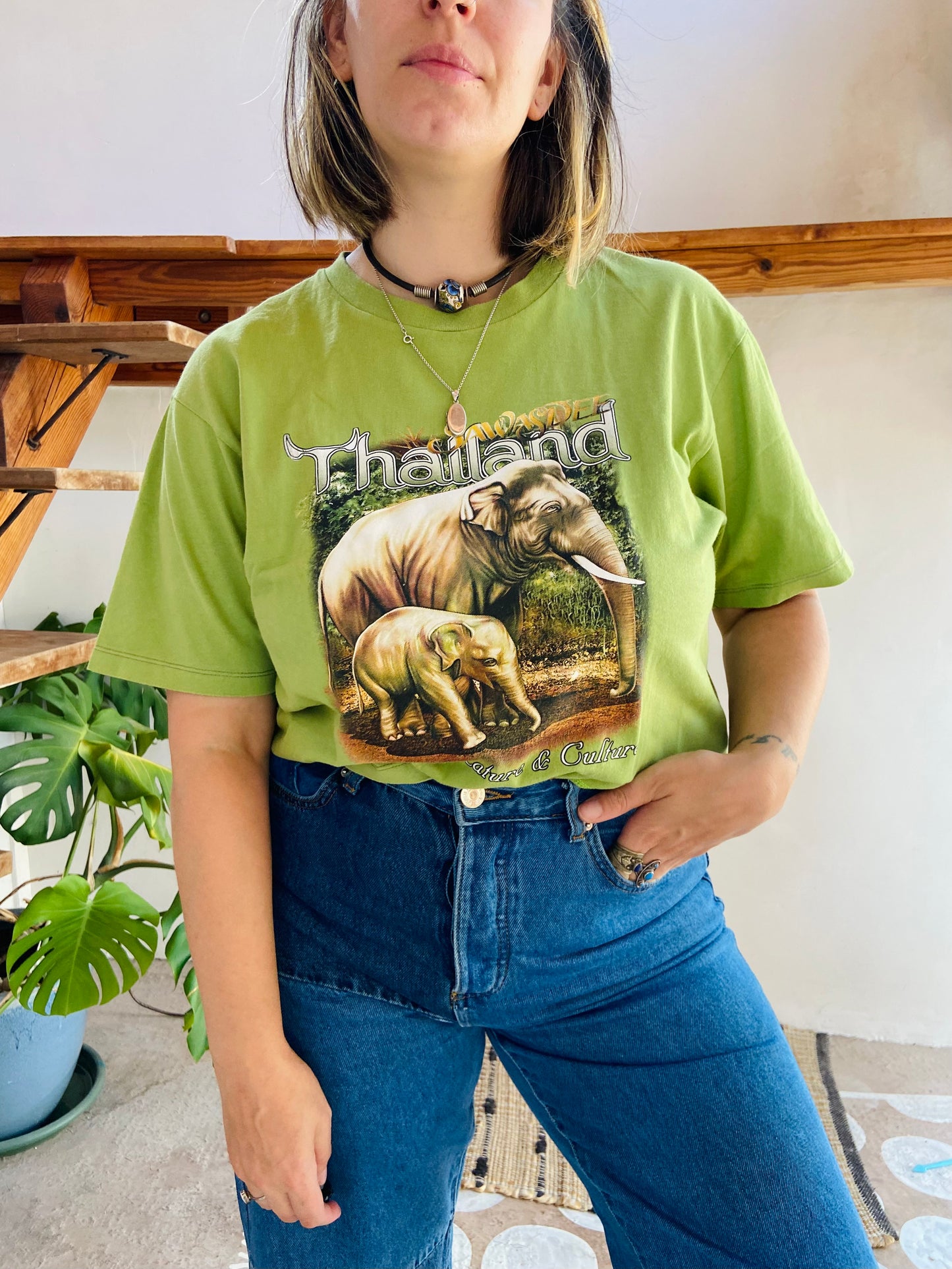 VINTAGE 90's Tourist Thailand Elephant T-Shirt - M/L