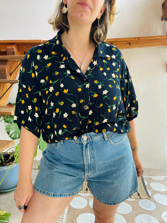 VINTAGE 90’s Yellow Floral Short Sleeve Shirt - M/L