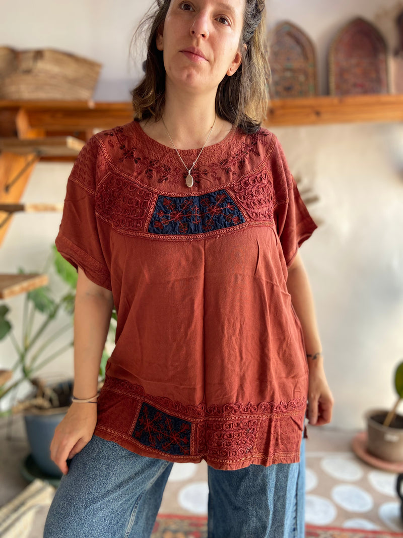 VINTAGE 90's Dusty Red Bohemian Embroidered Loose Tunic Top - M/L