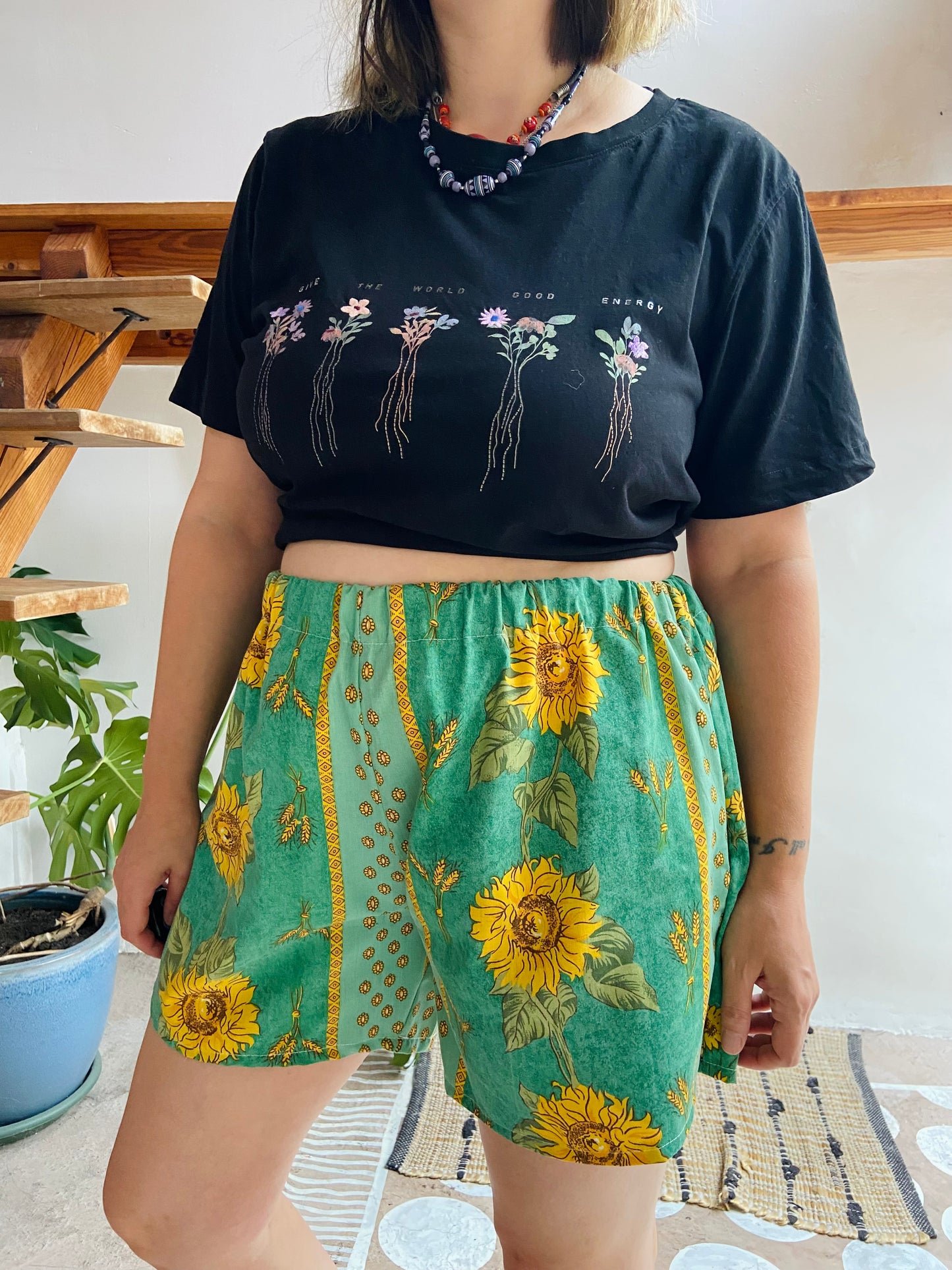 DESERT FOX Green French Sunflower High Waisted Shorts - M/L