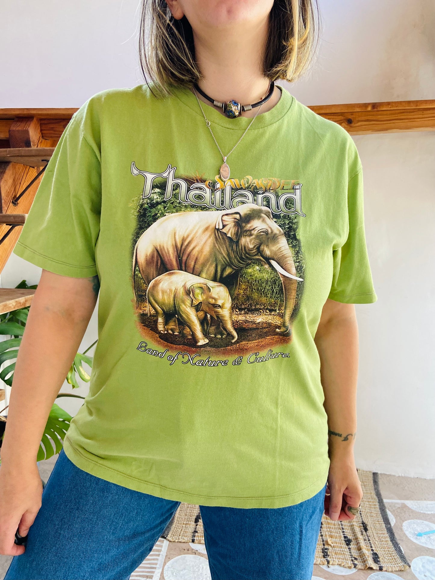 VINTAGE 90's Tourist Thailand Elephant T-Shirt - M/L